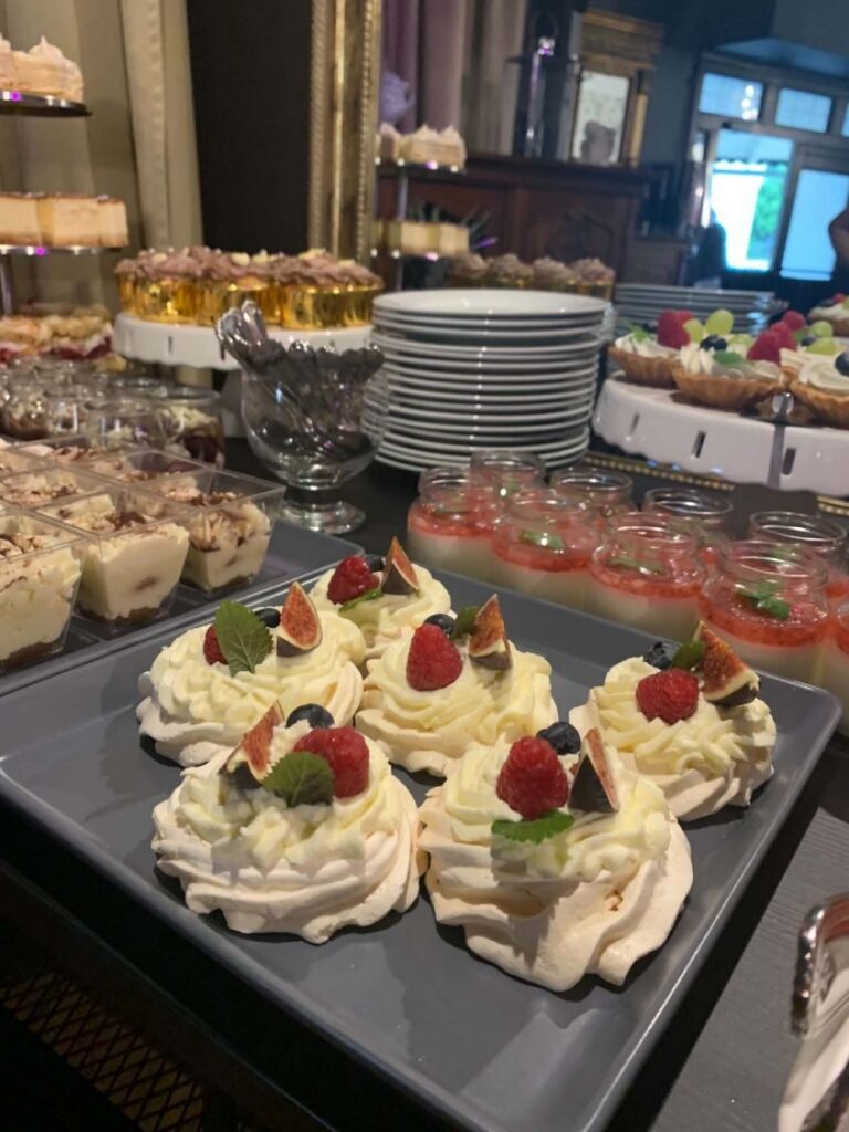 Bezy pavlova z owocami