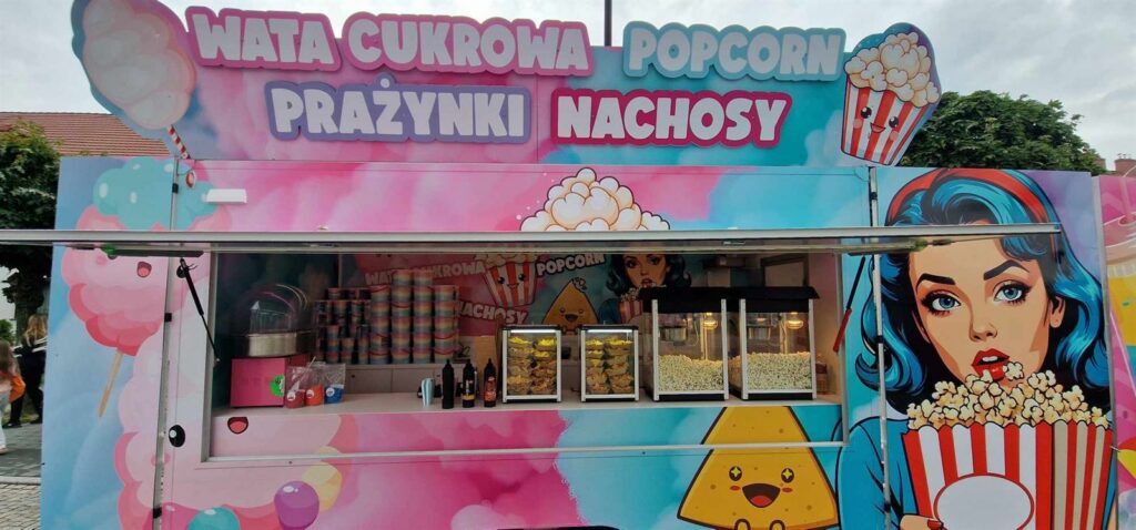 Foodtruck z watą cukrową i popcornem