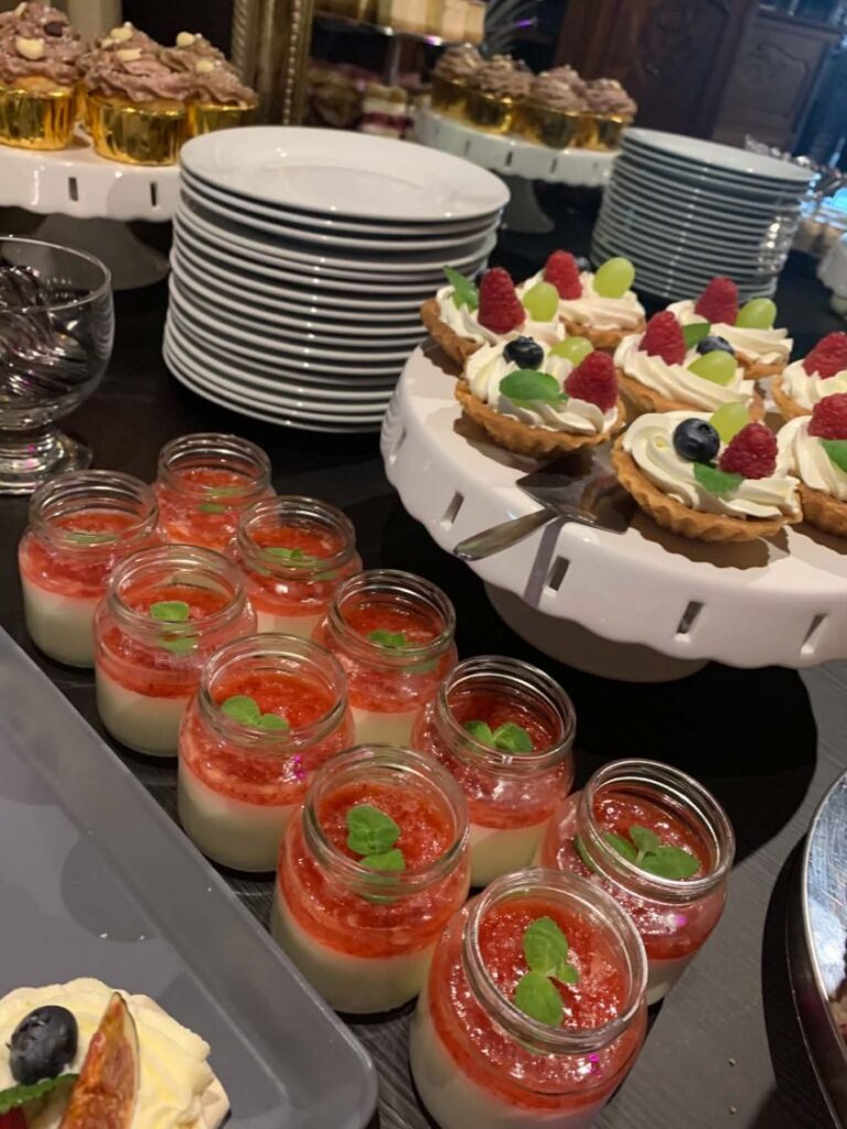 Panna cotta z musem truskawkowym