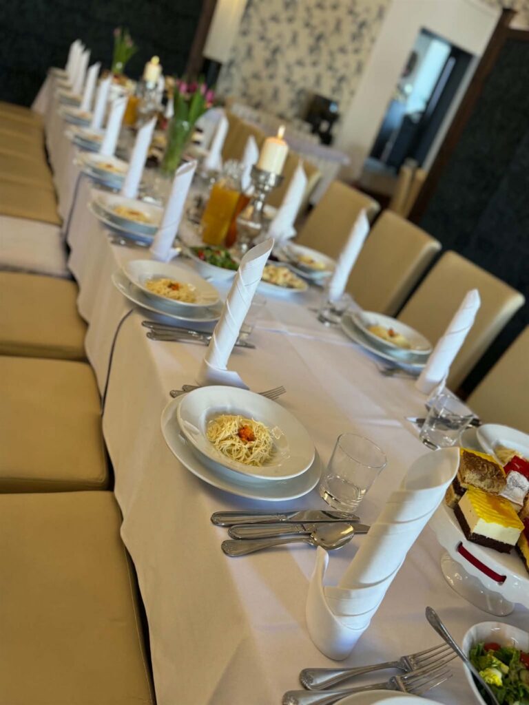 Stół na rodzinne przyjęcie